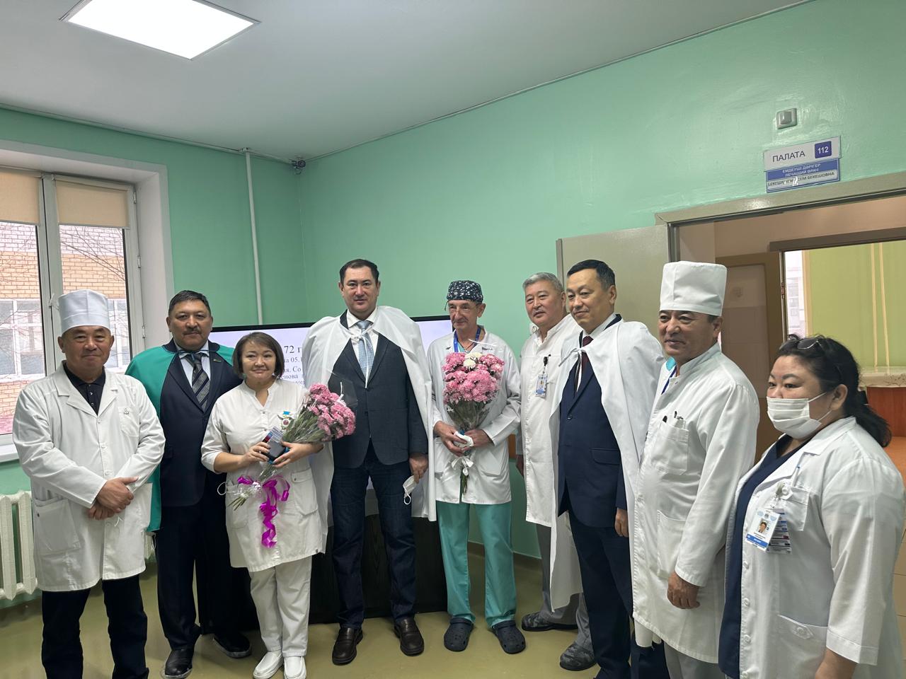 «Аға мейірбике қызметіндегі» «Ауыл» партиясының (АОБӨФ) белді мүшесі вице-министрден марапат алды.