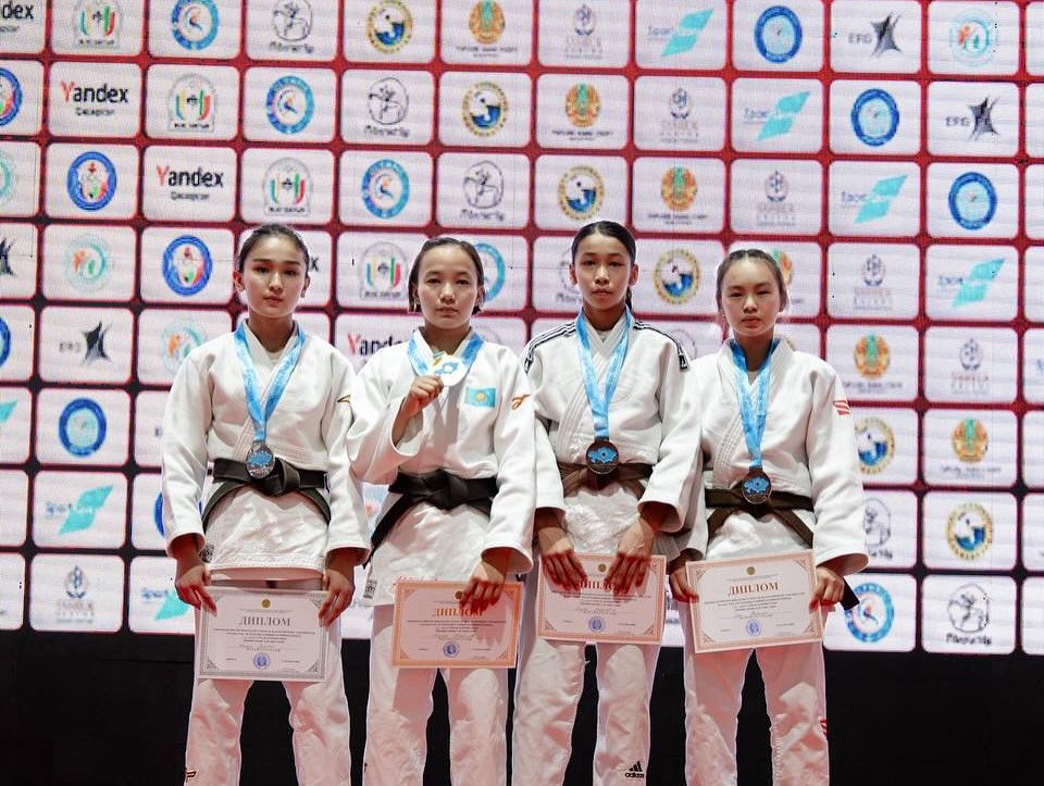 Юные дзюдоисты Абайской области лидируют в общекомандном зачете на чемпионате Казахстана
