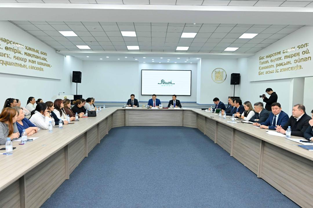 Аким области провел прием граждан по актуальным вопросам