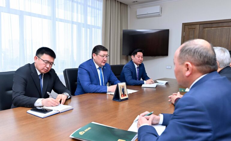 Облыс әкімі Парламент Мәжілісінің депутаты Жигули Дайрабаевпен кездесті