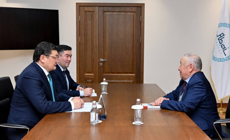 Аким области встретился с обладателем государственной стипендии в сфере культуры Төлегеном Жангалиевым